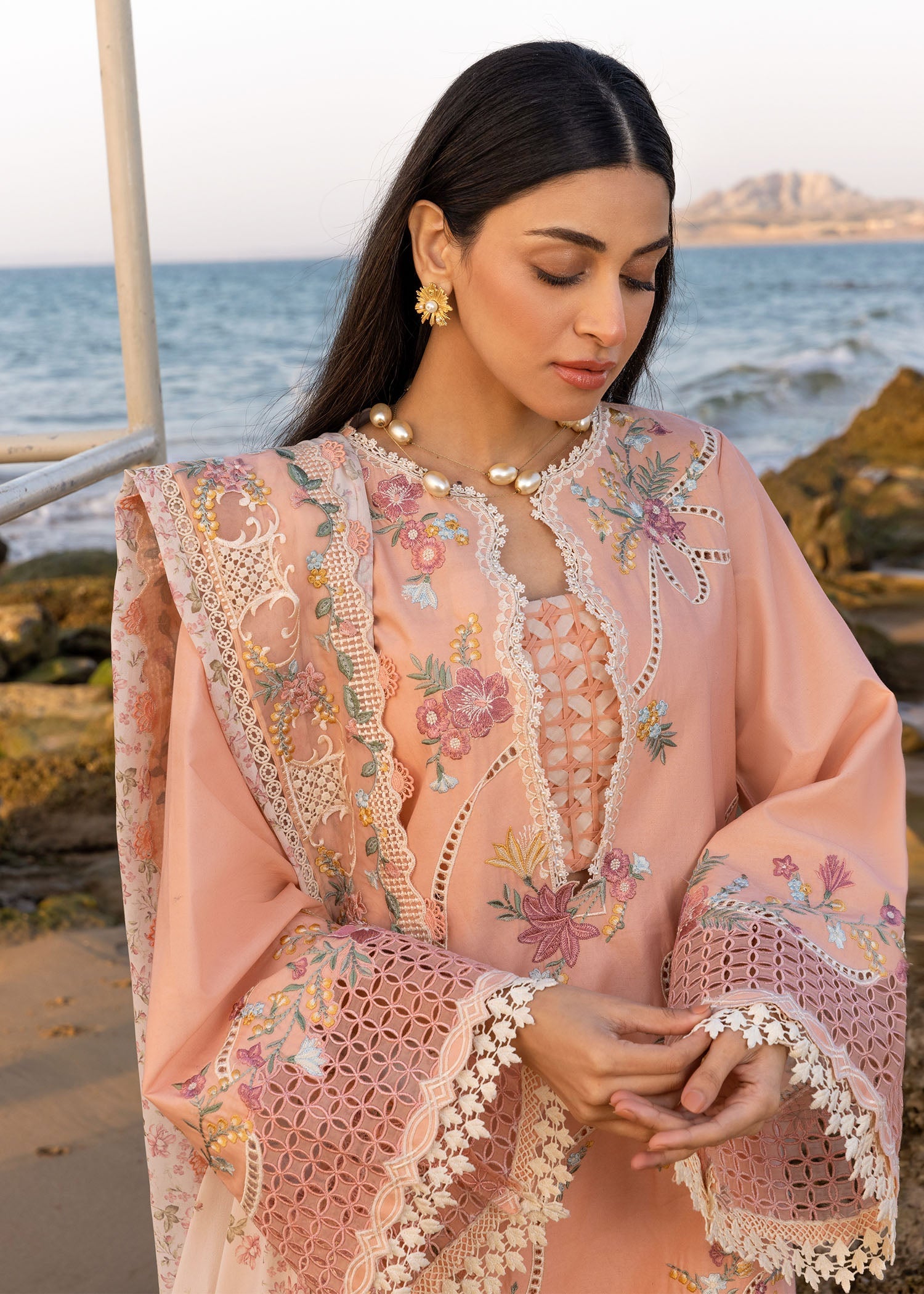TWIRLS AND TIES BY CRIMSON | HEAVY MULTI THREAD EMBROIDERED LAWN WITH CHICKENKARI WORK | UNSTITCHED 3-PIECE SUIT | D-08-A