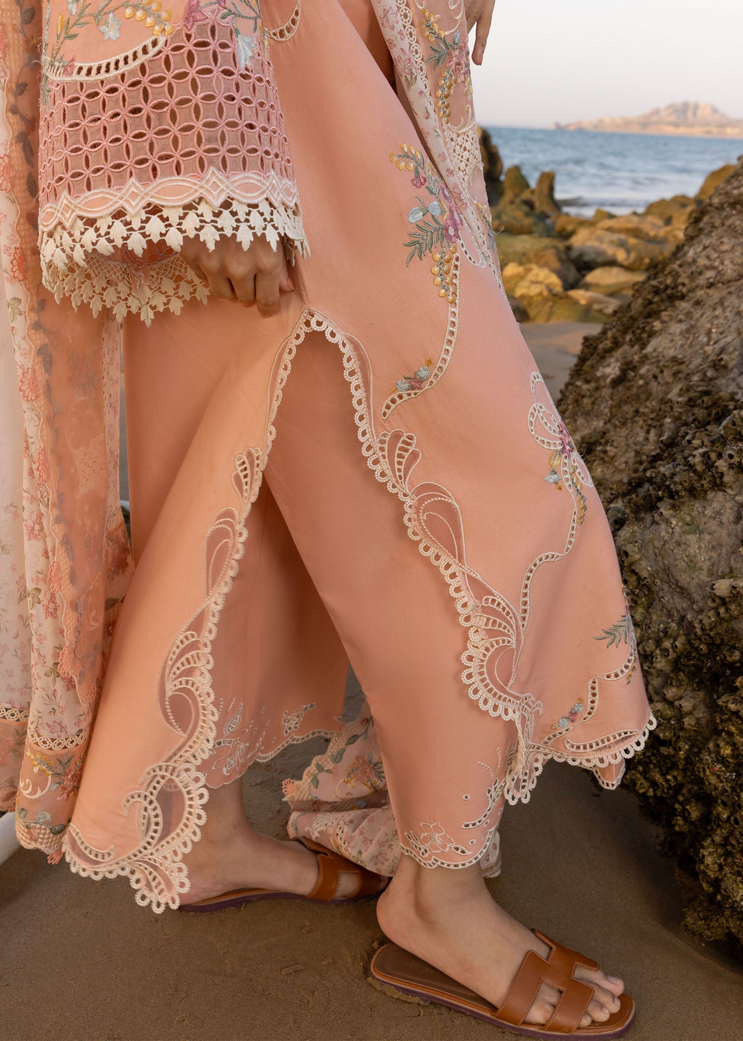 TWIRLS AND TIES BY CRIMSON | HEAVY MULTI THREAD EMBROIDERED LAWN WITH CHICKENKARI WORK | UNSTITCHED 3-PIECE SUIT | D-08-A