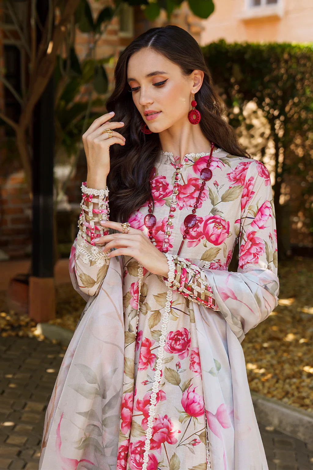 IZNIK | DIGITAL PRINTED LAWN CHICKENKARI WORK WITH HEAVY EMBROIDERED | UNSTITCHED 3-PIECE SUIT