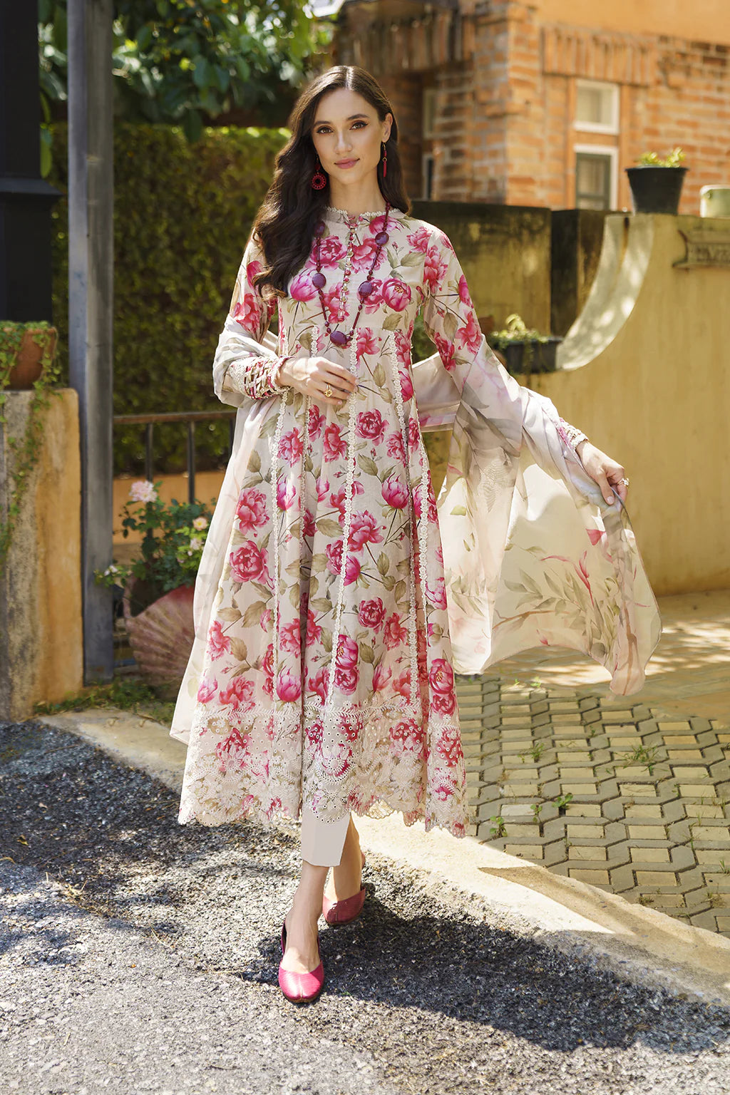 IZNIK | DIGITAL PRINTED LAWN CHICKENKARI WORK WITH HEAVY EMBROIDERED | UNSTITCHED 3-PIECE SUIT