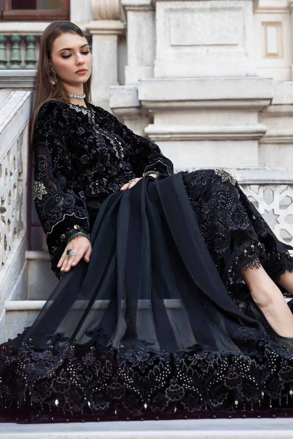 Salwar Kameez Velvet Latest Velvet Dresses 2018 MARIA B EXCLUSIVE VELVET COLLECTION Shanzay Outfit Salwar Kameez Velvet Latest Velvet Dresses 2018 MARIA B EXCLUSIVE VELVET COLLECTION Shanzay Outfit
