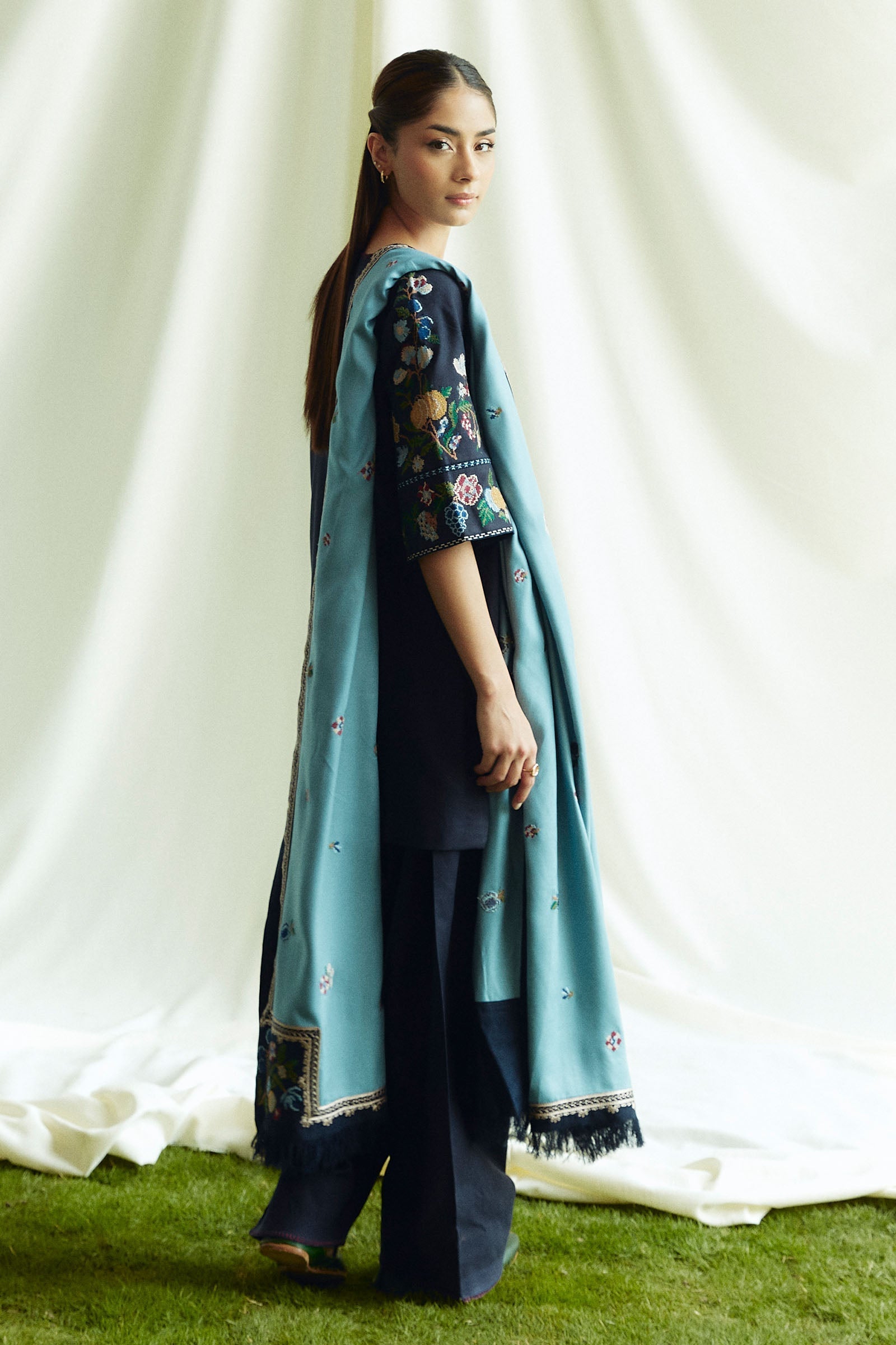 COCO BY ZARA SHAHJAHAN |  MULTI THREAD EMBROIDERED LAWN | UNSTITCHED 3 PIECE SUIT | ONYX-7B